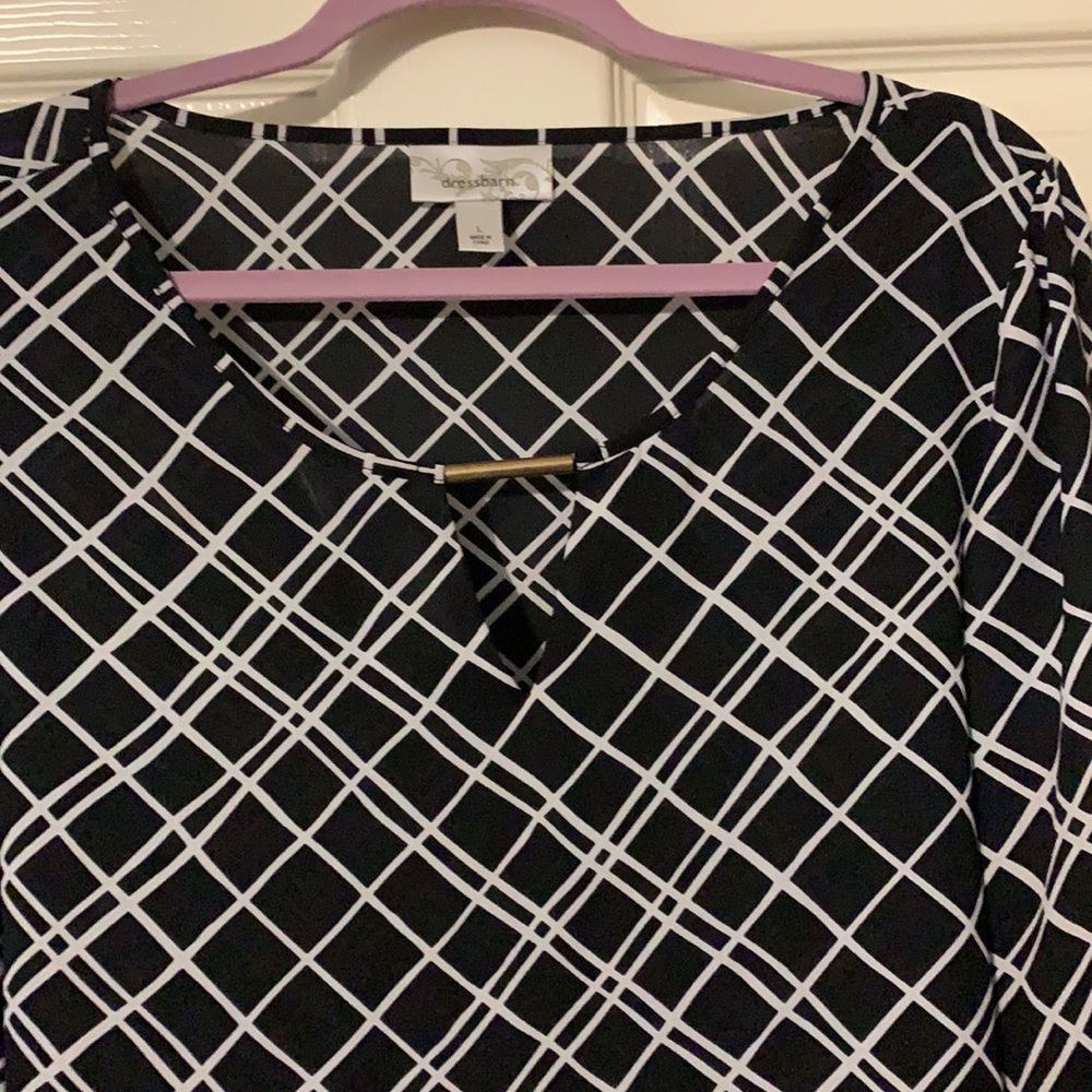 Beautiful black & white scoop neck blouse